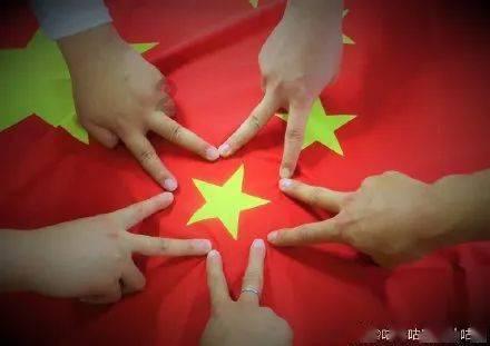 为什么？快手炫富的都是微商创业成功的女生，没多少富二代，在快手上炫富游戏画面
